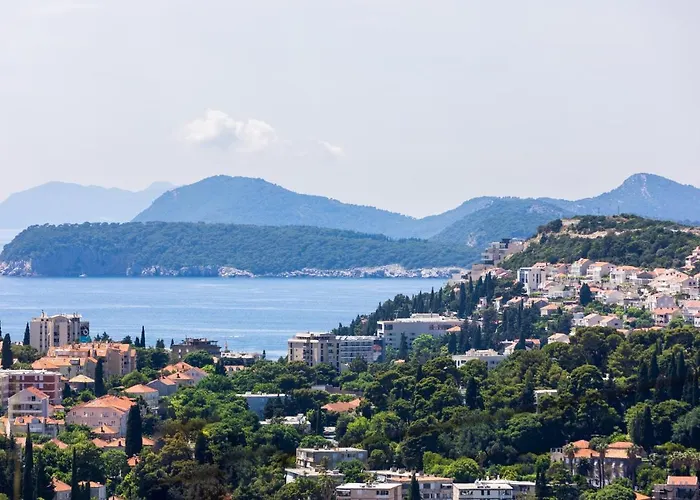 Sunspot Apartment - Beautiful View With Big Garden, Free Parking, Central