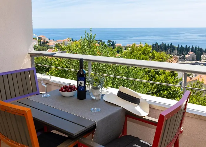 Sunspot Apartment - Beautiful View With Big Garden, Free Parking, Central